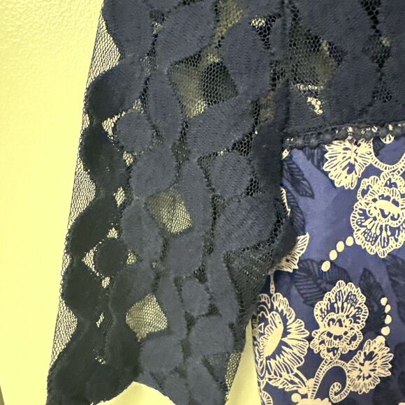 Akemi + Kin Anthropologie XS Navy Lace Floral Tunic Bohemian Eye‎ Catcher NWOT - Picture 3 of 10